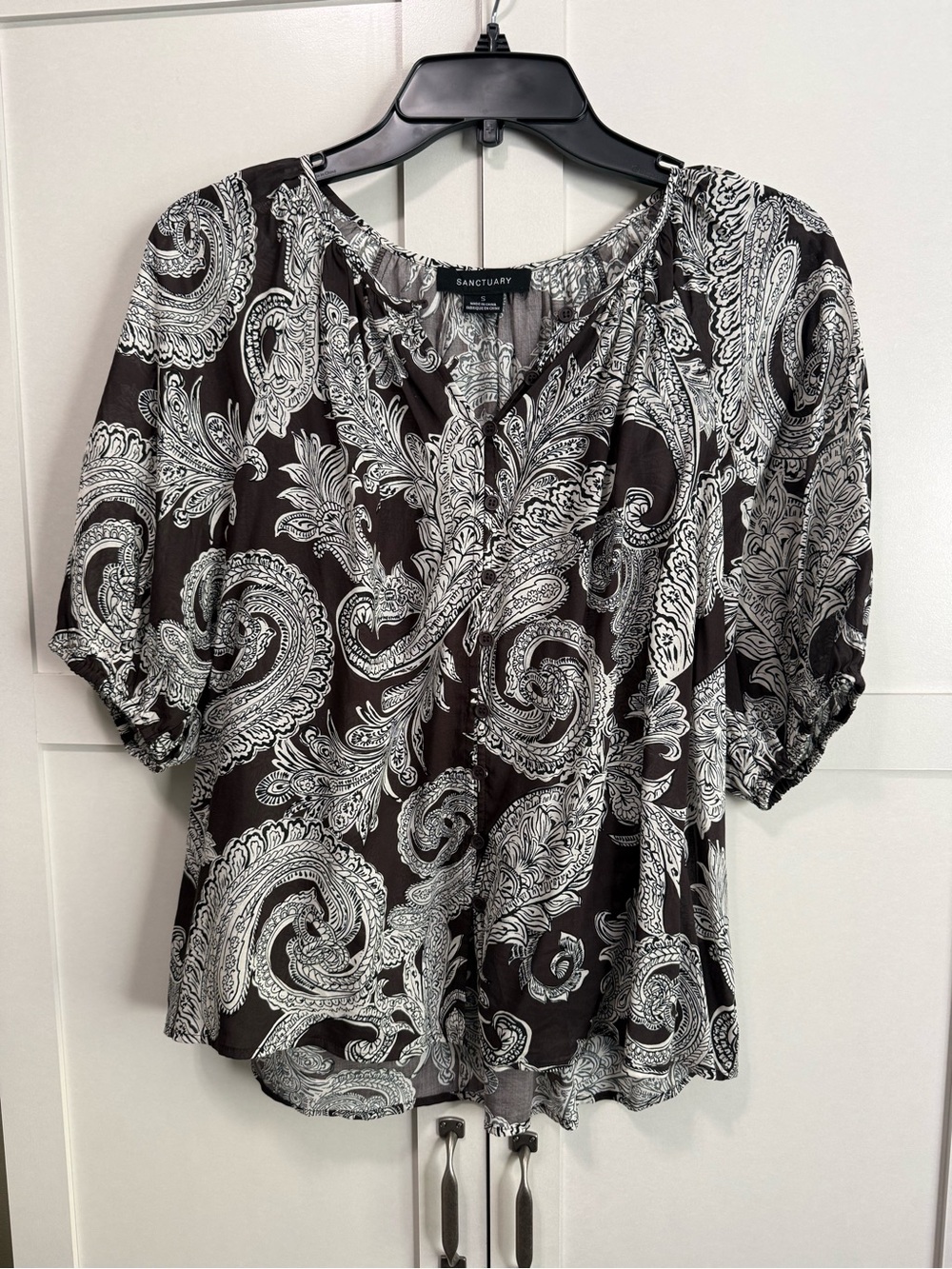 Sanctuary Black & White Paisley V-Neck Blouse